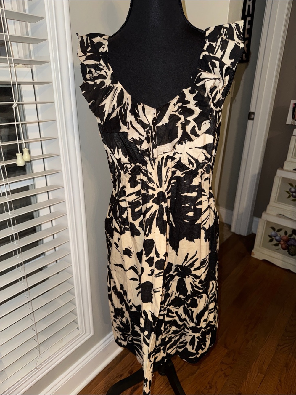 LOFT Black and Cream Floral Ruffle-Shoulder Midi Dress - EUC
